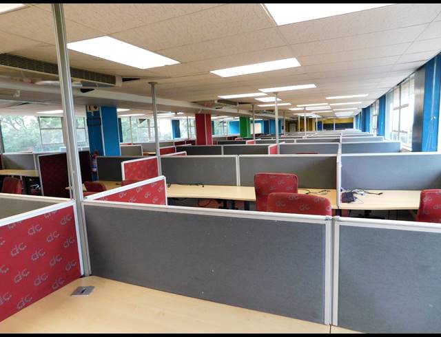 1,005M² OFFICE TO LET IN FERNDALE